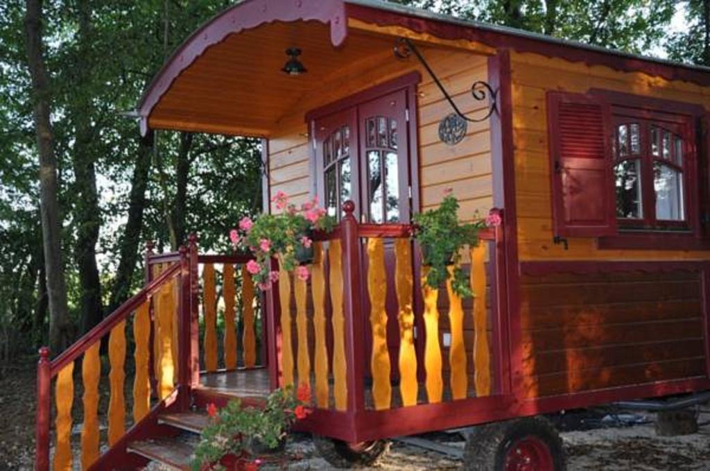 Gite Hotel Chambre D' Hotes Et Roulottes Et Du Ternois Saint-Pol-sur-Ternoise Værelse billede